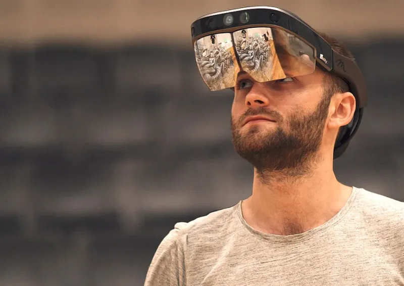 Flat Screens Are Finished: The Spatial Display Revolution Already Happening Without You